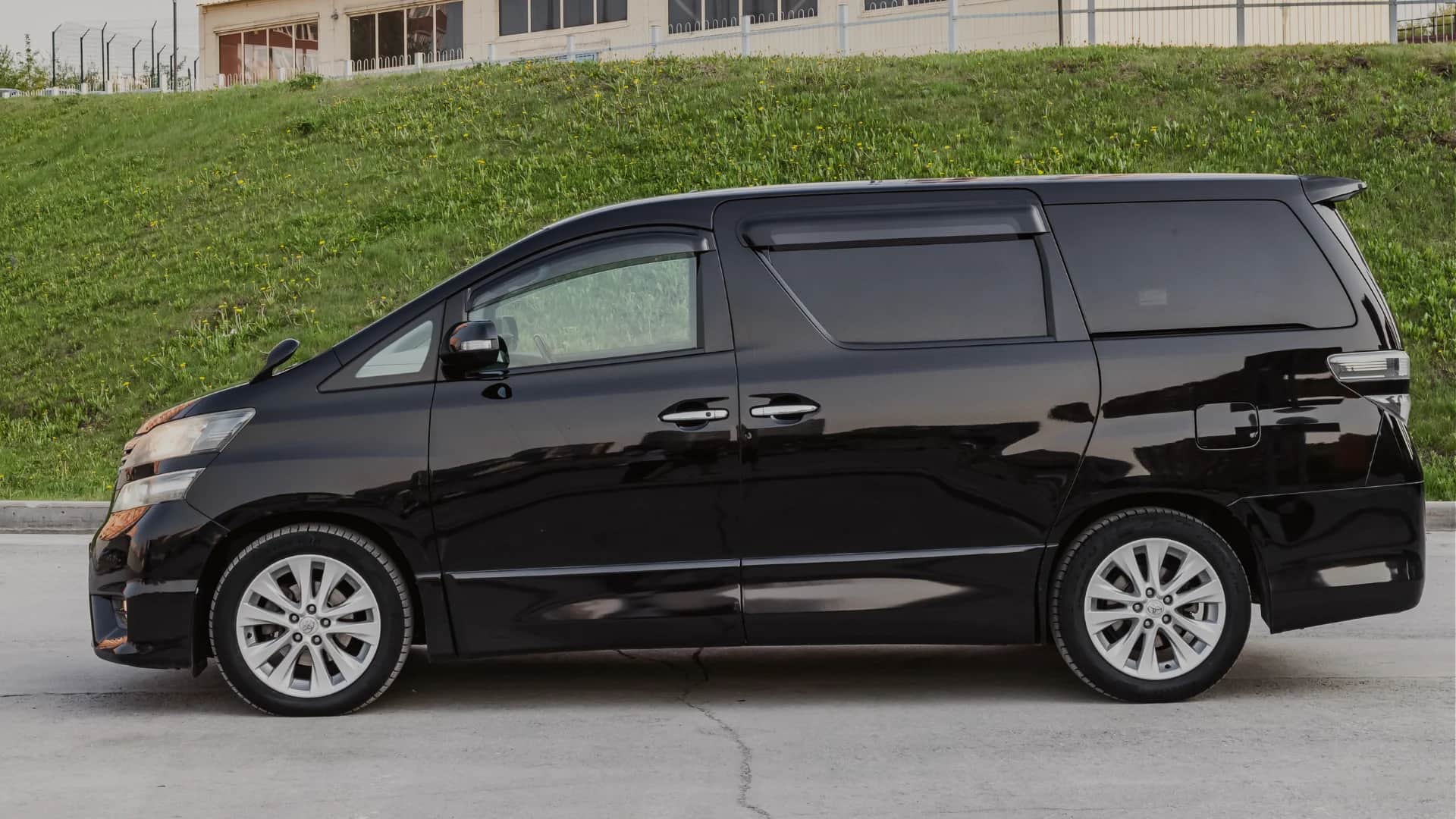 Boek een Minivan met Professionele Chauffeur in Agadir, Marokko